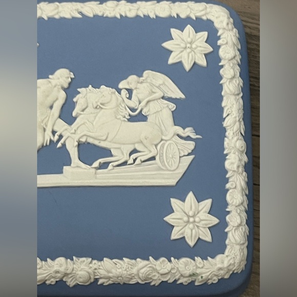 Vintage WEDGWOOD Blue JASPERWARE Square Trinket Box Lid Mythology - Picture 4 of 11